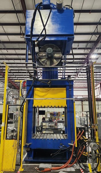 600-TON MAGNUM STRAIGHT-SIDE GIBB-GUIDE HYDRAULIC PRESS. STOCK # 0990725