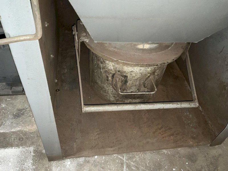 5 CU FT X 15 HP WHEELABRATOR TUMBLAST RUBBER BELT SHOT BLAST CABINET: YOBRO #25013