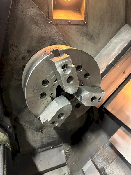 Doosan Puma 300LC CNC Lathe, 2006 – Low Hours, 15″ Chuck, Chip Conveyor, Programmable Tailstock, Presetter