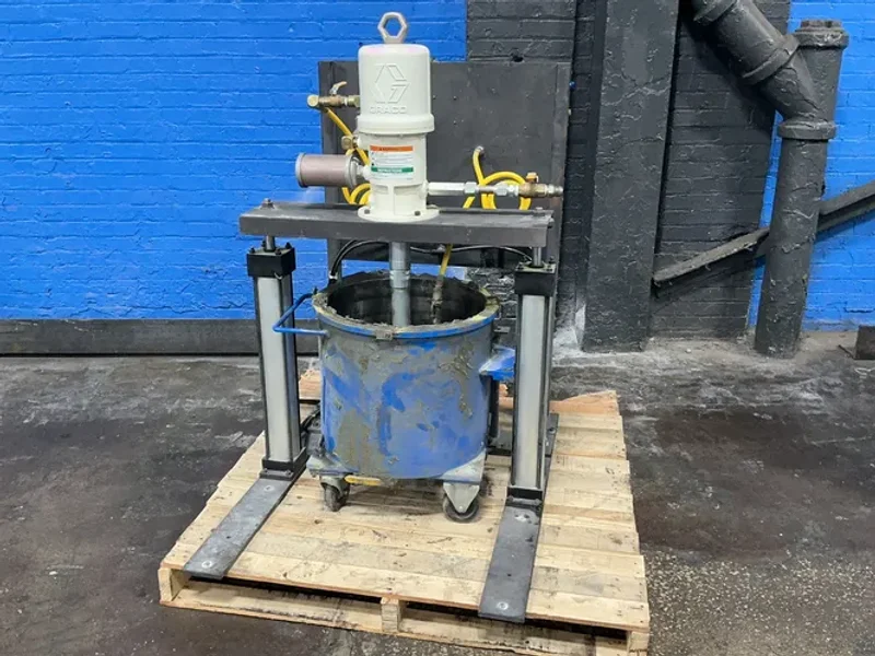 GRACO AIR POWERED GREASE PUMP  -  FIRE-BALL 425