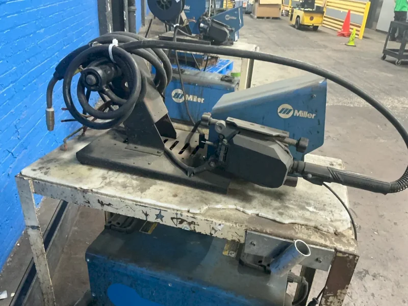 MILLER 450 A WELDER   -  INVISION 456MP