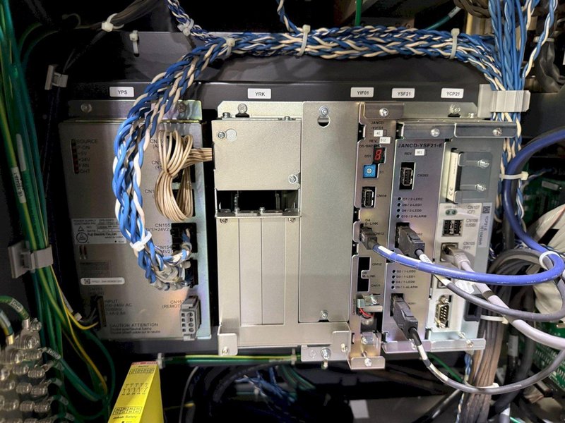 YASKAWA MOTOMAN-MH24 w/ DX200 Controller USED **Missing Teach Pendant**