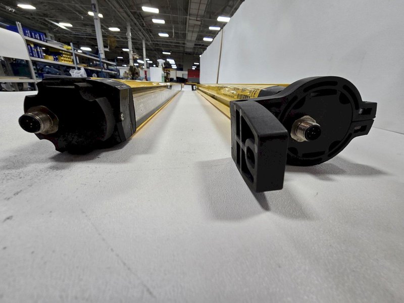 SICK XC40E-1203A0A0AAA0/XC40S-1203A0A0AAA0 LIGHT CURTAIN SET USED