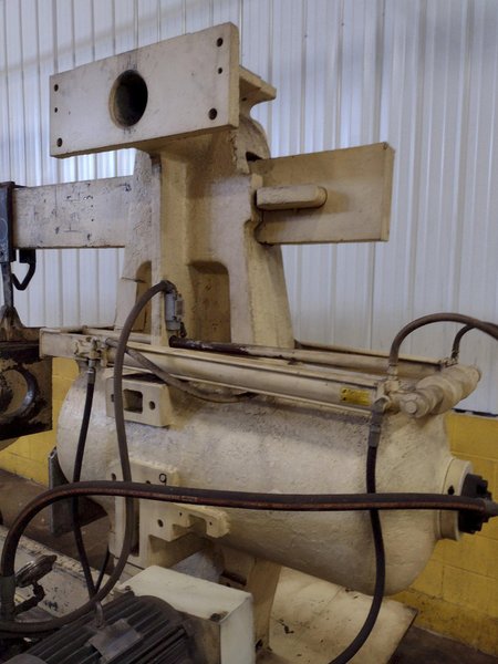 300 TON X 10' NILES HORIZONTAL HYDRAULIC WHEEL PRESS: STOCK #18539