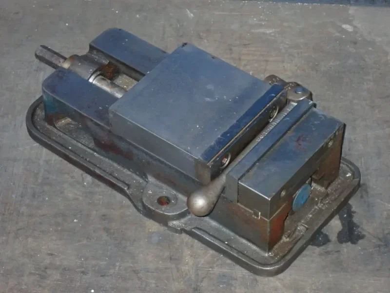 KURT 6" VISE