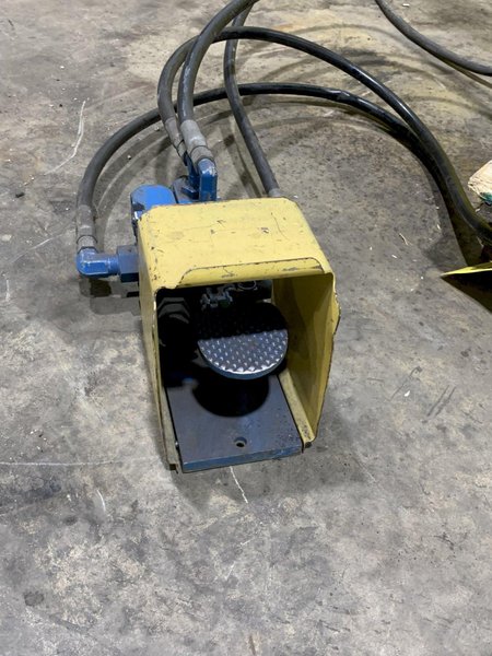 2 HP RICHARDS VERTICAL / HORIZONTAL RAM-TYPE HYDRAULIC BENDER: STOCK #16193