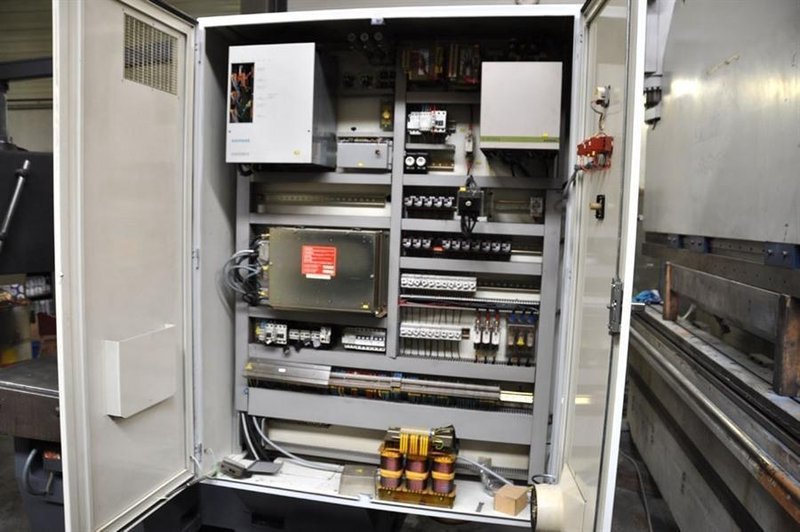 Correa - A16 X: 1800 - Y: 800 - Z: 800 mm