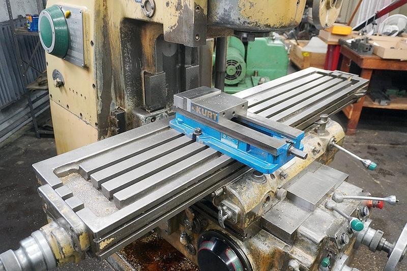 CINCINNATI MODEL #310-14VDT VERTICAL MILLING MACHINE: YOBRO #25927