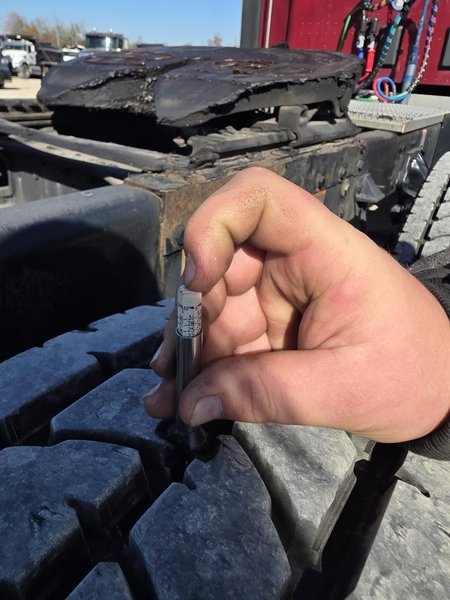 PETERBILT 567 - Trucks