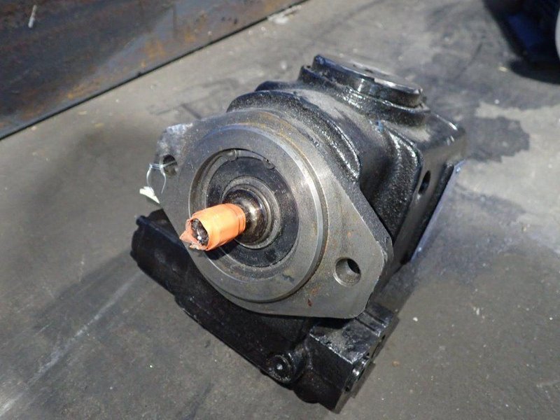OILGEAR PUMP  -  PVWW-022-A1UV-LSASLP-LNNNN