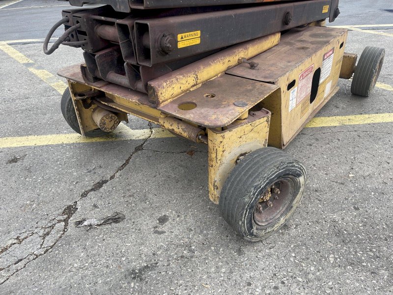 GROVE MODEL #SM3160E SCISSOR LIFT: STOCK #74952