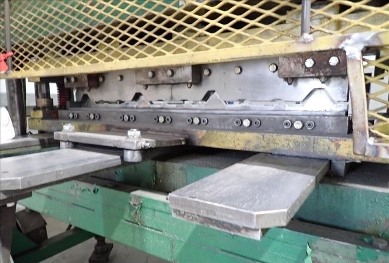 AG PANEL LINE: 14 STAND BRADBURY MODEL M2.548-14 ROLLFORMER &amp; CUTOFF PRESS: YOBRO #26013