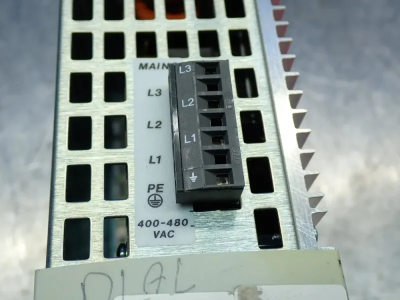ALLEN BRADLEY 1.0KW, 2.0A OUTPUT, 2.7A INPUT KINETIX SERVO DRIVE  -  2097-V34PR3-LM