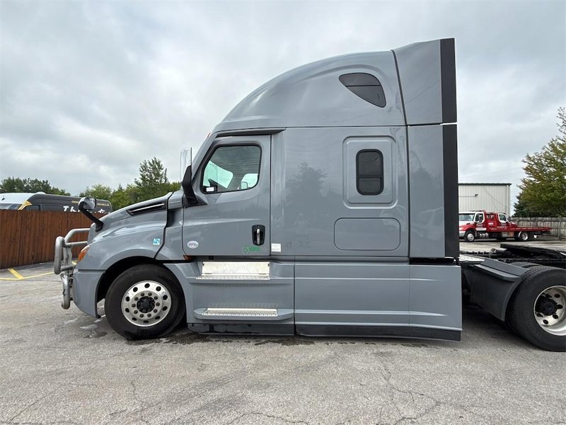 2021 Freightliner PT126SLP - Cascadia 3AKJHHDR2MSMY4212