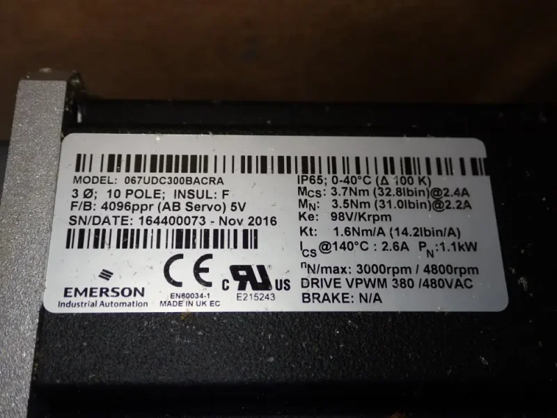 EMERSON SERVO MOTOR  -  067UDC300BACRA
