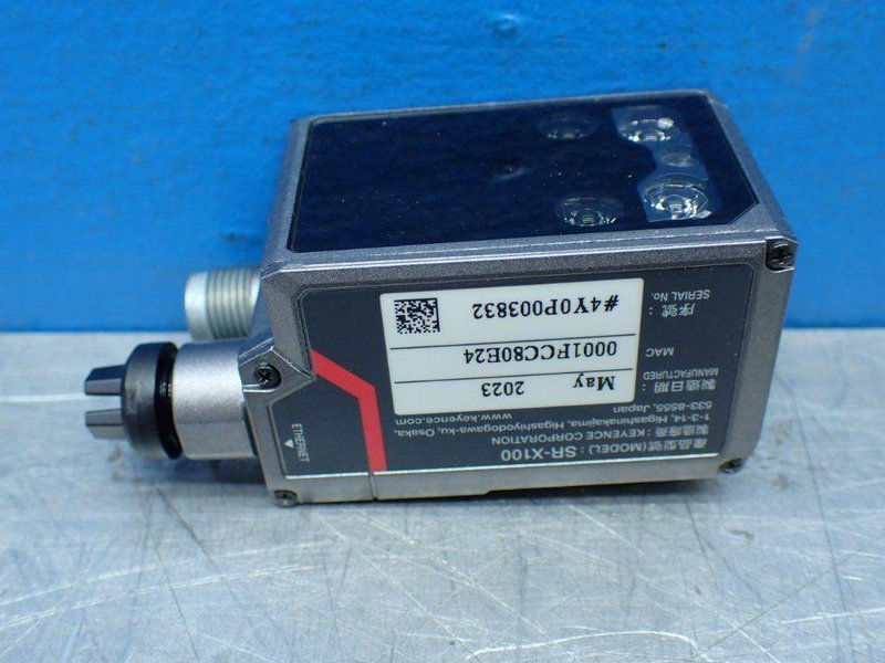 KEYENCE 1D AND 2D CODE READER  -  SR-X100