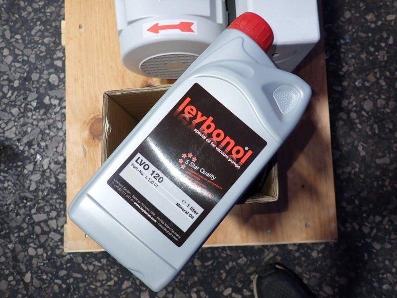 LEYBOLD 1.10 KW VACUUM PUMP  -  SV28BI 960273
