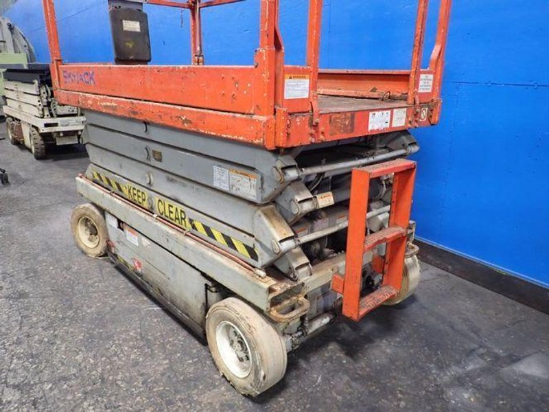Sky Jack  650 Lbs Scissor Lift - Sjiii-4626