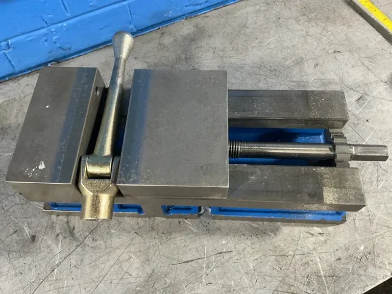 Kurt  6” Vise - 3600v