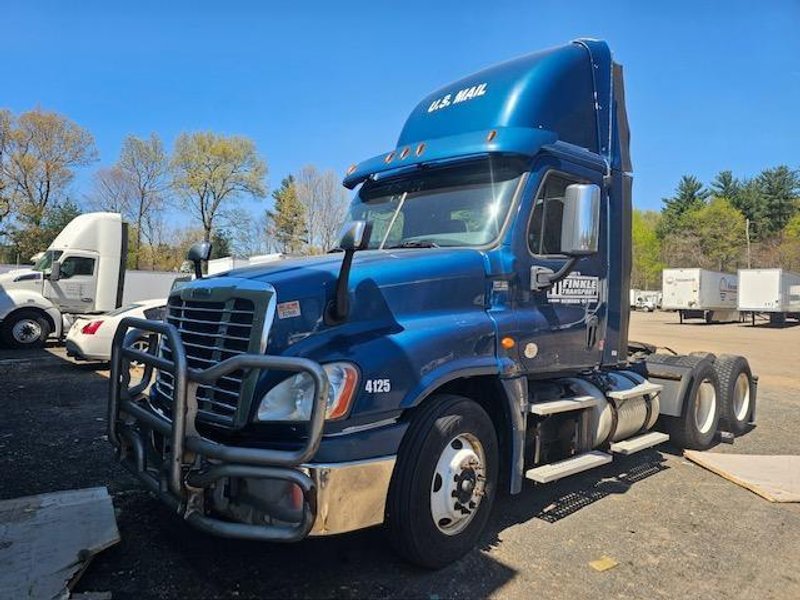 Freightliner Cascadia 125 Day Cab, 2017 – Tandem Axle Class 8 Semi Tractor