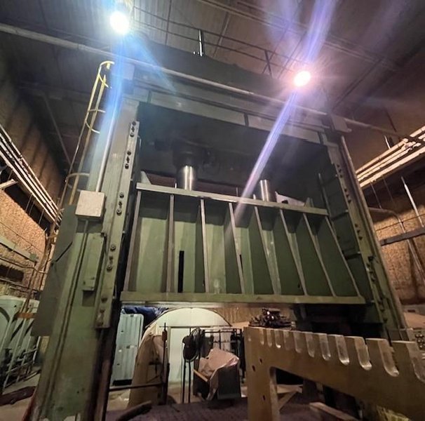700 TON VERSON 700-HD-2-144T HYDRAULIC PRESS STOCK# 3992