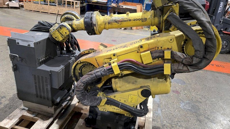 FANUC R-2000IB/210F + R30IB ROBOT ARM AND CONTROL CABINET USED