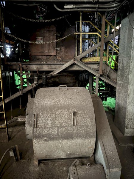 B&amp;P MODEL 85B Speedmuller S/N 142-6802 EQUIPPED WITH DUST HOOD, BATCH HOPPER, 61522 gearbox