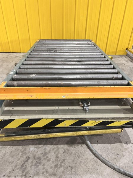 4,000 LB X 72" X 36" SOUTHWORTH MODEL #LS4-36 HYDRALUIC LIFT TABLE WITH ROLLER TOP: STOCK #20907