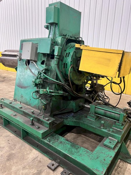 15,000 LB X 36” SECO POWERED UNCOILER COIL REEL, ON TRAVERSING BASE: STOCK #22957