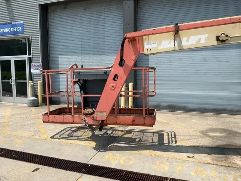 JLG INDUSTRIES 1000 LBS PROPANE TELESCOPING MAN LIFT   -  800A