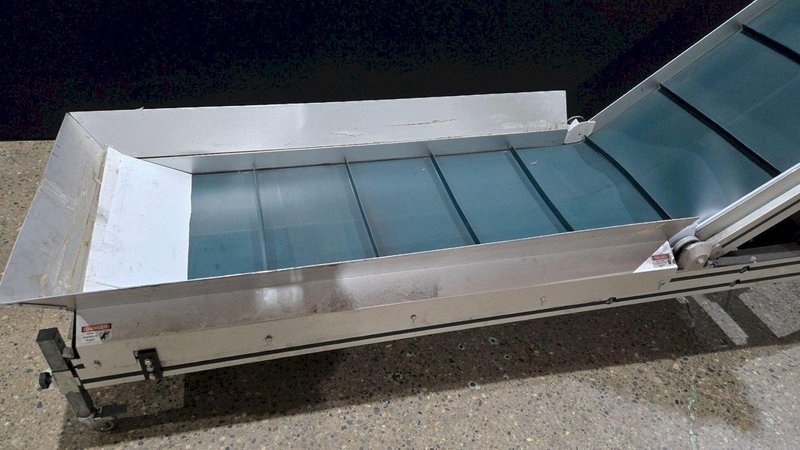 CRIZAF LT/4.5-1621-L ADJUSTABLE VERTICAL CONVEYOR USED