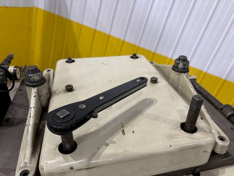 12&quot; X .125&quot; CWP MODEL #SE12B MOTORIZED COIL STRAIGTHENER. STOCK # 1007324