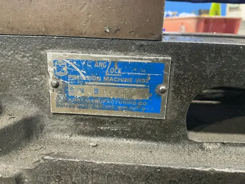 KURT MANUFACTUING 6” 6” VISE