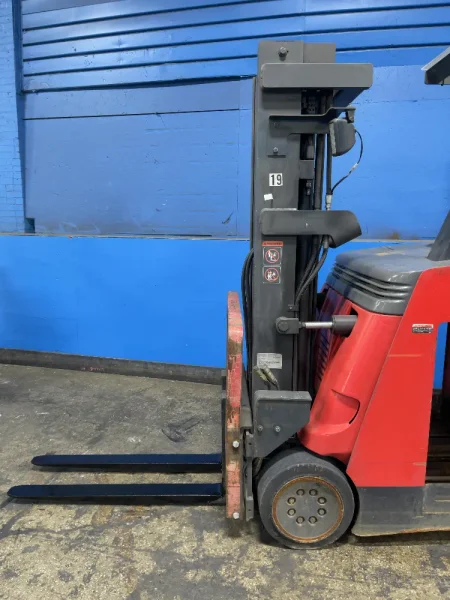 RAYMOND 4000 LBS STAND UP FORK LIFT  -  R40-C40TT