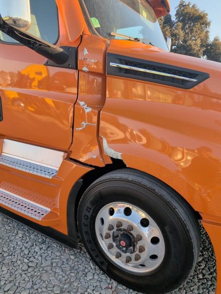 2023 Freightliner PT126SLP - Cascadia 3AKJHHDR0PSNH6290