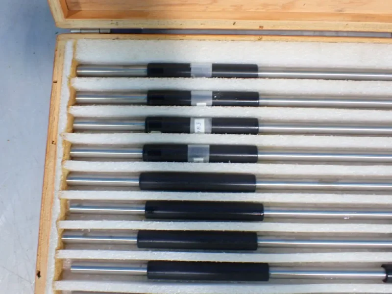 STARRETT 1"-24" INSIDE MICROMETER SET W/CASE