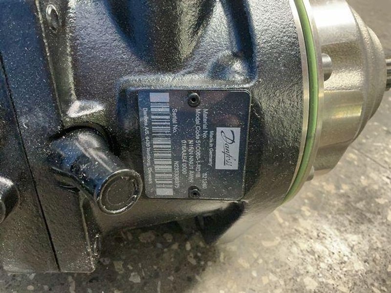 DANFOSS MOTOR TRACK DRIVE  -  51C060-1-RD1B