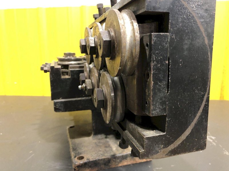 2-1/2&quot; X 12 DOUBLE PLANE ROLL STEEL WIRE COIL STRAIGTENER: STOCK #15425