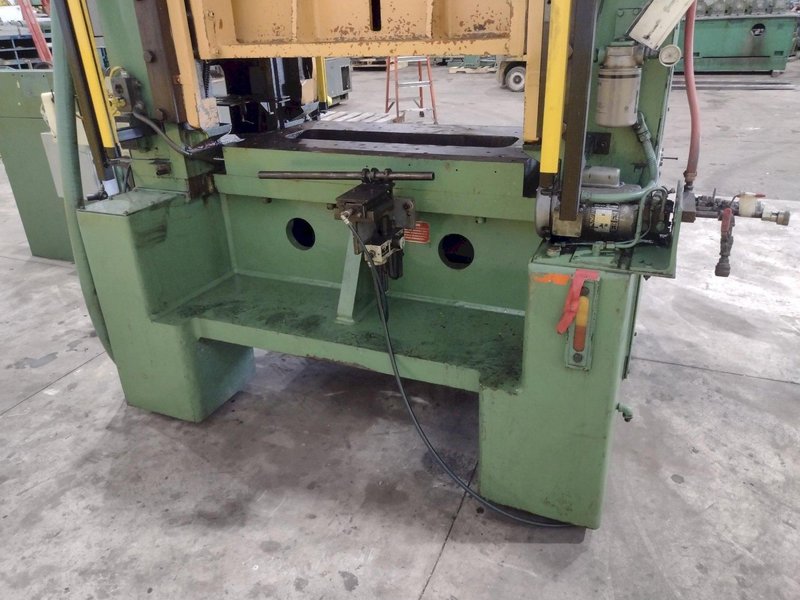 75 TON X 42" X 24" L&amp;J MODEL #EM275 HIGH SPEED STRAIGHT SIDE STAMPING PRESS, 2.5" STROKE: STOCK #23627