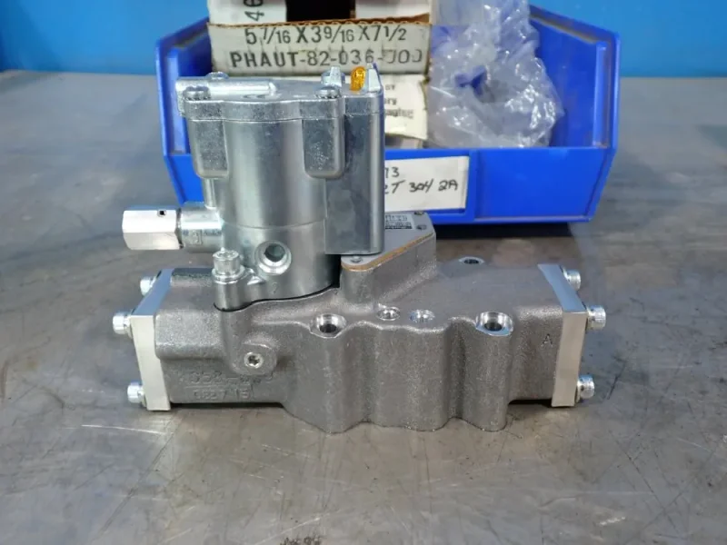 PARKER 140 PSIG VALVAIR II FOUR WAY MANIFOLD MOUNTED VALVES  -  L6753910253