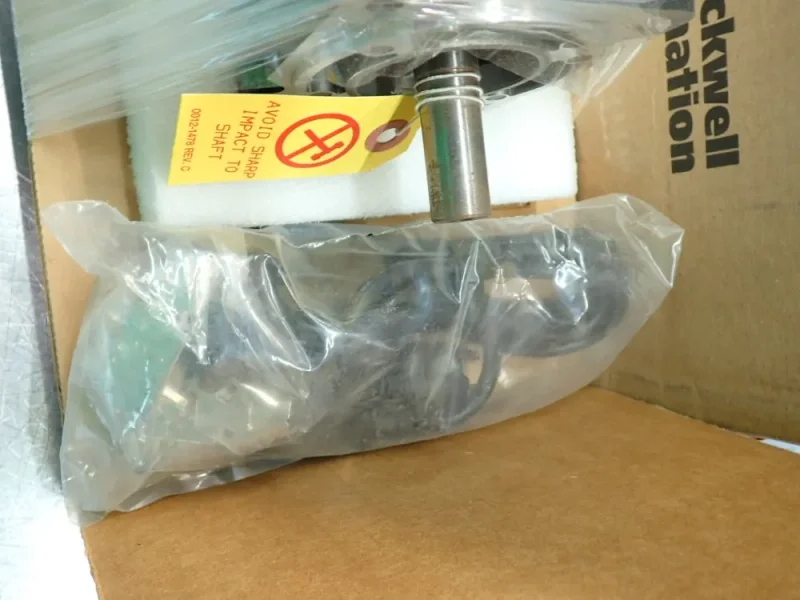 ALLEN BRADLEY MP-SERIES KINETIX SERVO MOTOR  -  MPL-B320P-HK24AA