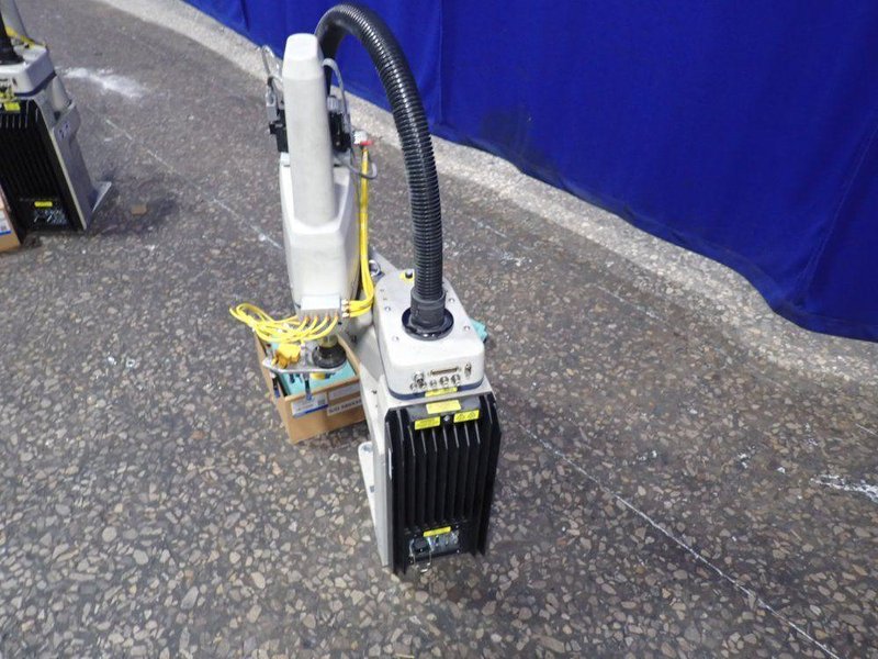OMRON INDUSTRIAL ROBOT   -  ECOBRA 600