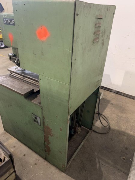 STRIPPIT SONIC 18/30 PUNCH MACHINE AND CORNER NOTCHER W/ TOOLING. STOCK # 1271823.