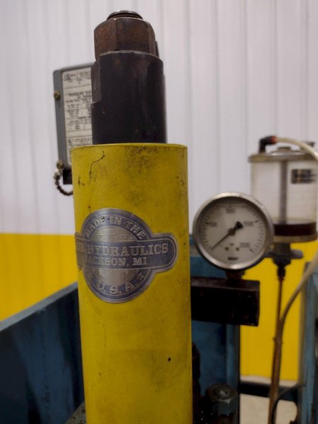 5.5 TON AIR HYDRAULICS MODEL #C-300 PNEUMATIC PRESS 6" STROKE: STOCK #20660