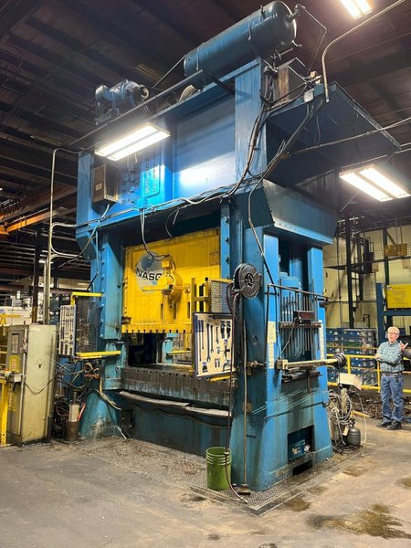 600-TON MINSTER E2–600 STRAIGHT-SIDE PRESS. STOCK # 0777225