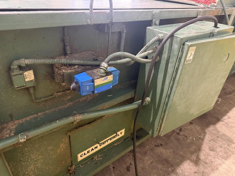 30" X 42" BALEMASTER CLOSED DOOR HORIZONTAL HYDRAULIC BALER: YOBRO #25089