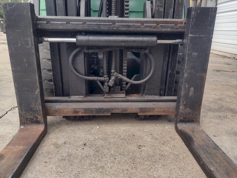 3000 LB MITSUBISHI MODEL #FGC15K 3-STAGE LP FORKLIFT: YOBRO #24166