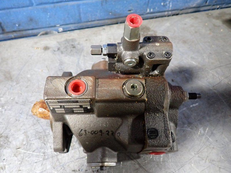 PARKER 2000 PSI HYDRAULIC PUMP  -  PVP1620K8R2M12