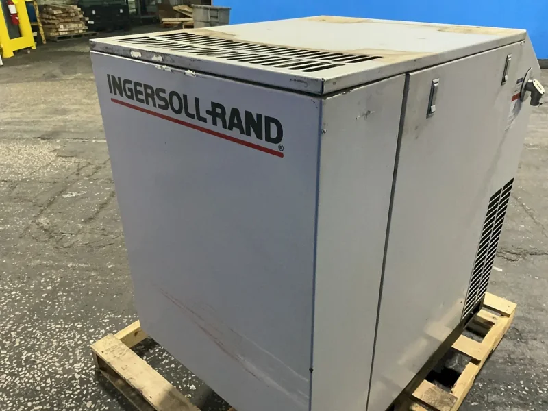 INGERSOLL RAND 25 HP ROTARY SCREW AIR COMPRESSOR   -  SSR-EP25SE