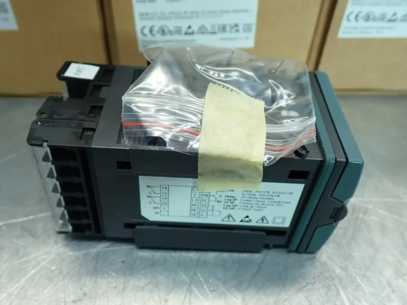 EUTOTHERM TEMPERATURE CONTROLLER, 15PCS  -  3216